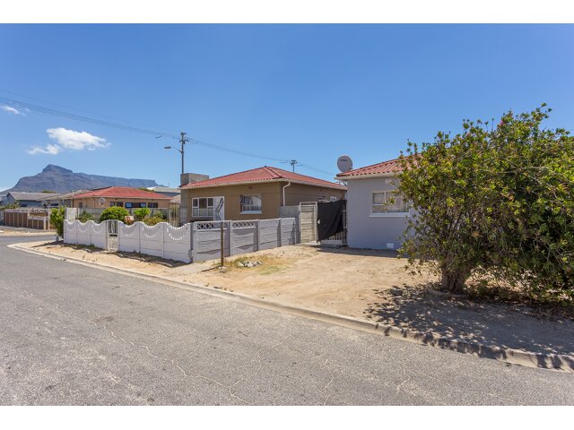 <!--[if BLOCK]><![endif]--> 23  E R Syfret Road, Brooklyn, Milnerton <!--[if ENDBLOCK]><![endif]-->